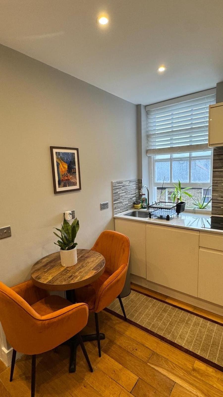 Central Apartment Лондон Экстерьер фото